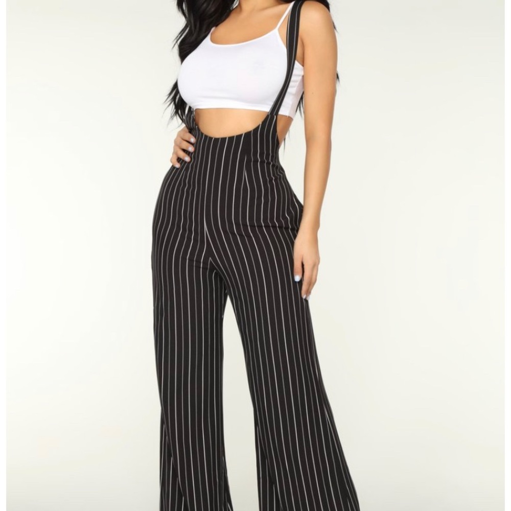 Stripe lovers! Here’s your jumpsuit ❤️
